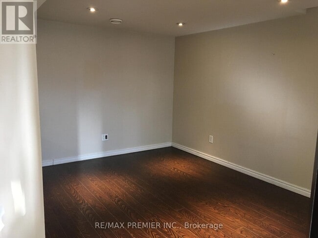 Photo du bâtiment - 400 Dixon Blvd