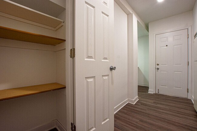 Foto del edificio - 2415 E St