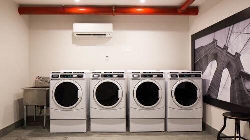 Foto del edificio - 55-27 Myrtle Ave