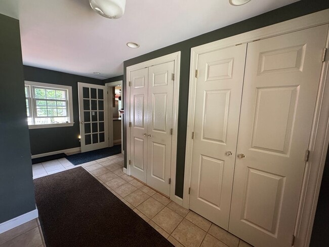 Building Photo - Beautifully Furnished Three Bedroom Home