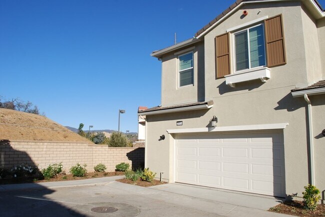 2 Car direct access Garage - 28818 Calle De La Paz Dr
