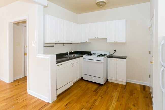 Foto del edificio - 3727 N Pine Grove Ave