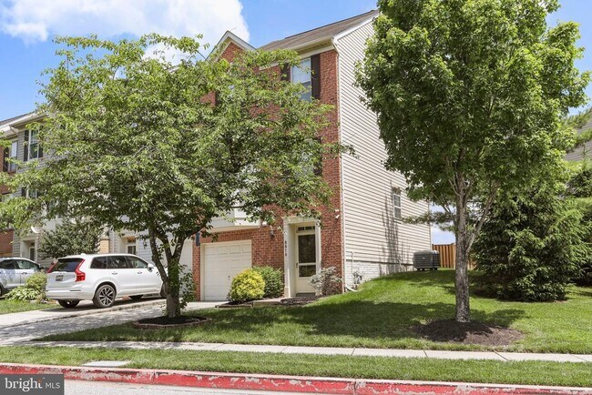 Building Photo - 8818 Papillon Dr