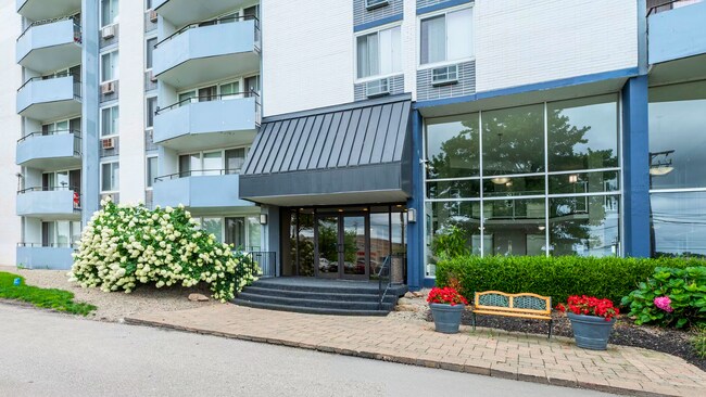 Building Photo - Westbury Apartments