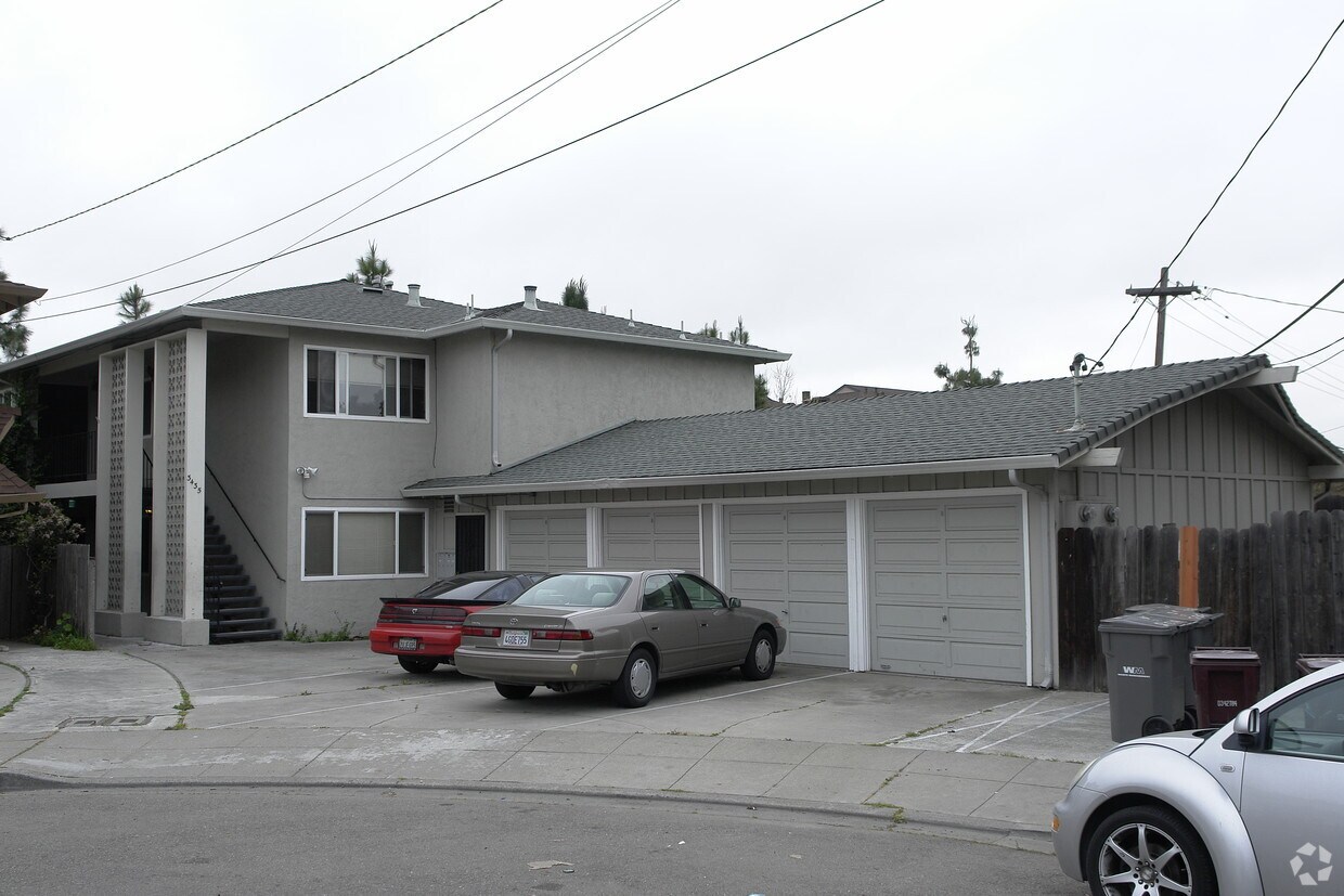 Primary Photo - 3435 Redwood Ct