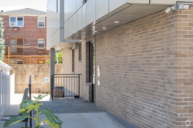 Building Photo - 207 Bay 35Th St