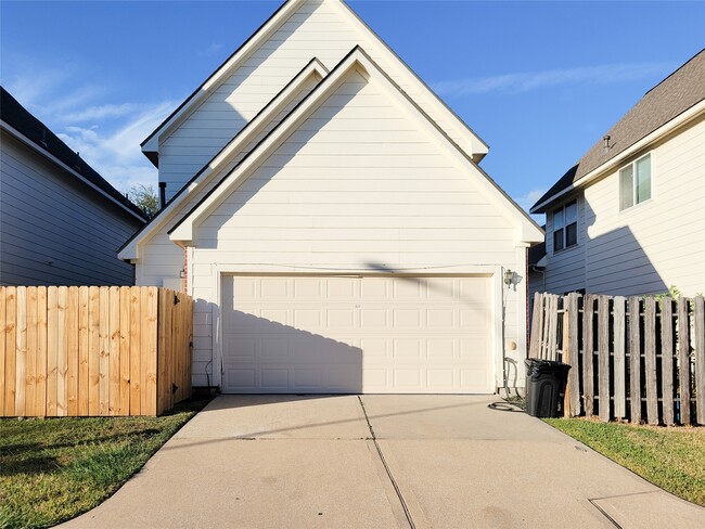 Building Photo - 7243 Crimson Sky Dr