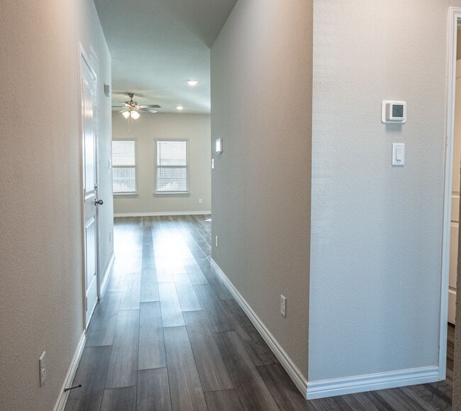 Building Photo - Beautiful 3 Bed/2 Bath Smart Home! Available for Immediate Move in!