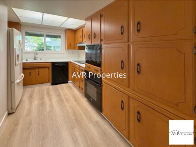 Foto del edificio - Now with central AC; Great single family h...