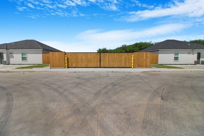 Foto del edificio - 1413 N Inspiration Blvd