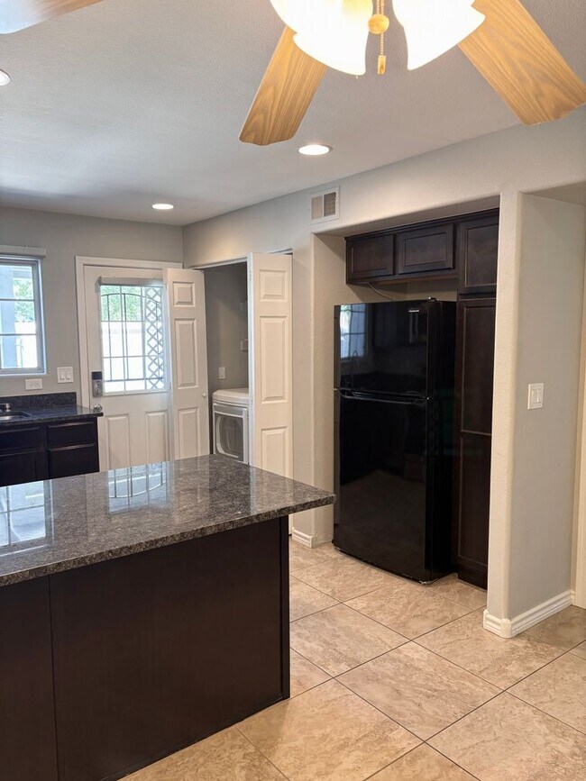 Building Photo - **WONDERFUL & SPACIOUS 3 BEDROOM/2.5 BATHROOM TOWNHOUSE IN CHANDLER (RAY & MCQUEEN)**