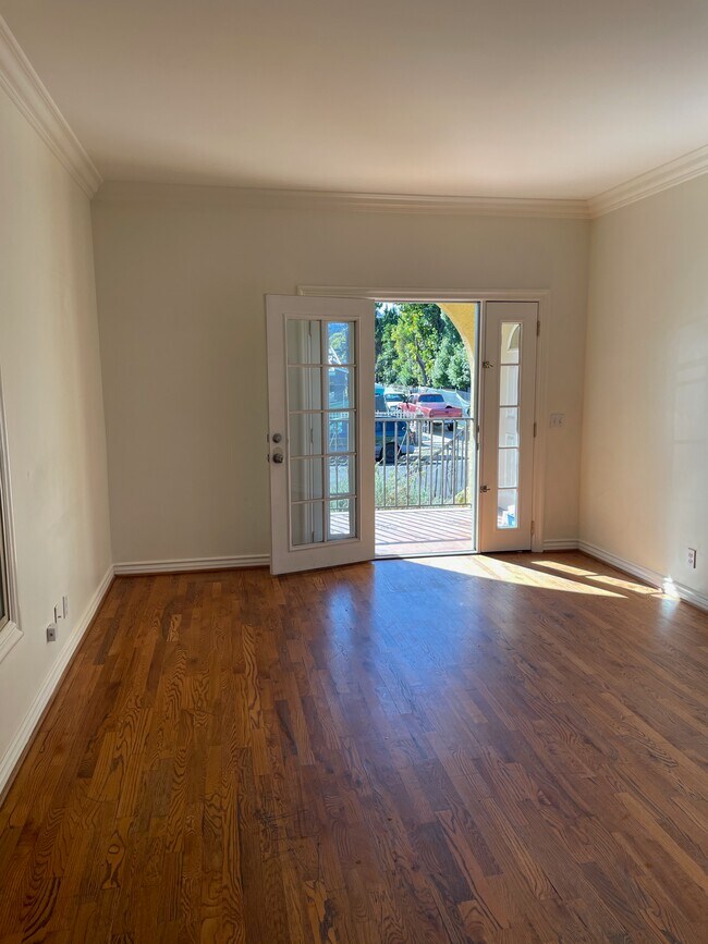 Foto del edificio - 3859 Brunswick Ave