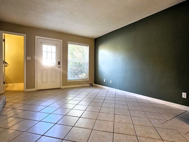 Building Photo - Charming 2 story Townhome in the heart of ...