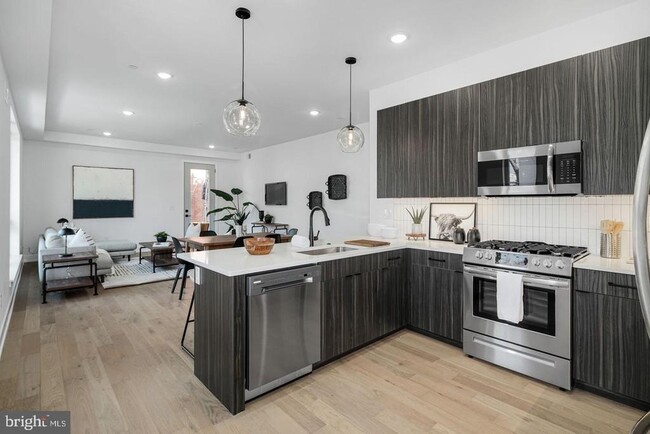 Foto del edificio - 2457 Carpenter St