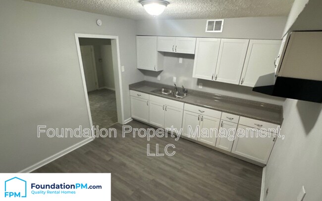 Building Photo - 3360 Berea Rd