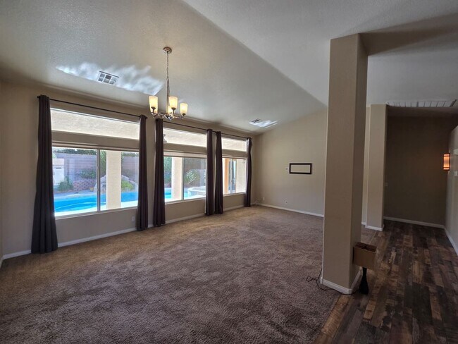 Foto del edificio - Single-Story 3 Bed / 2.5 Bath Home w/ Private Pool, Spa