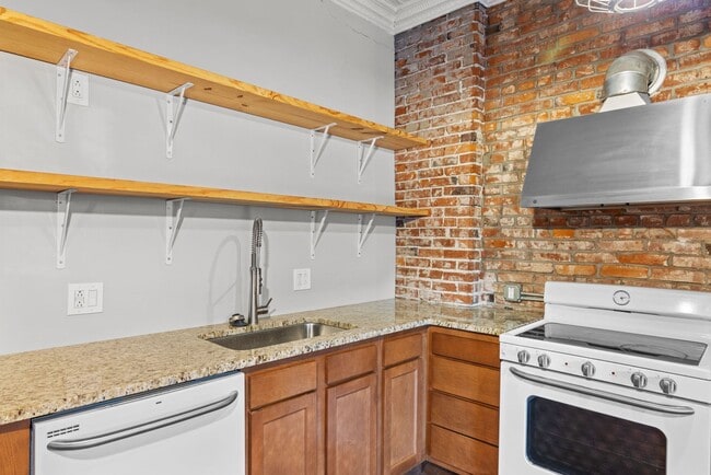 Building Photo - Charming 2 Bedroom Apartment in Benton Par...