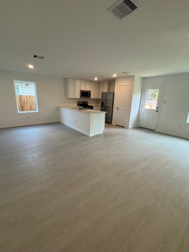 Building Photo - 3026 Mallorca Dr