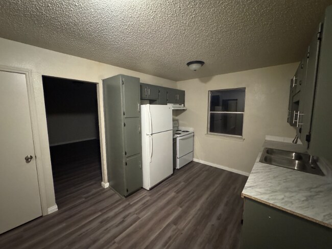 Building Photo - 301 Erby Ave