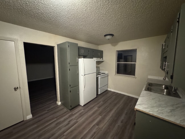 Building Photo - 301 Erby Ave