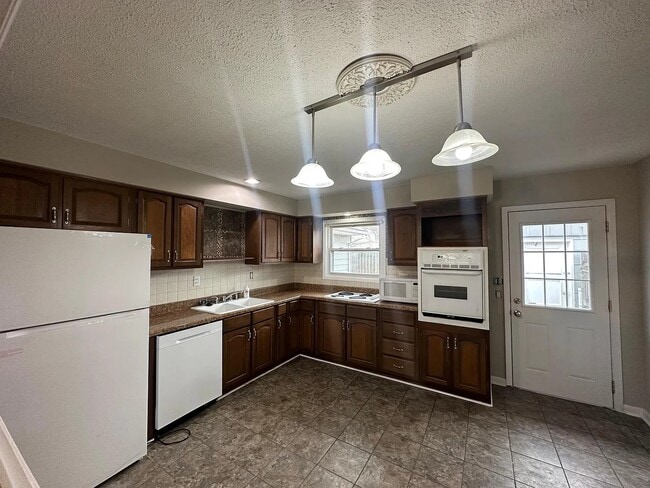 Photo - 933 Rochelle Dr House