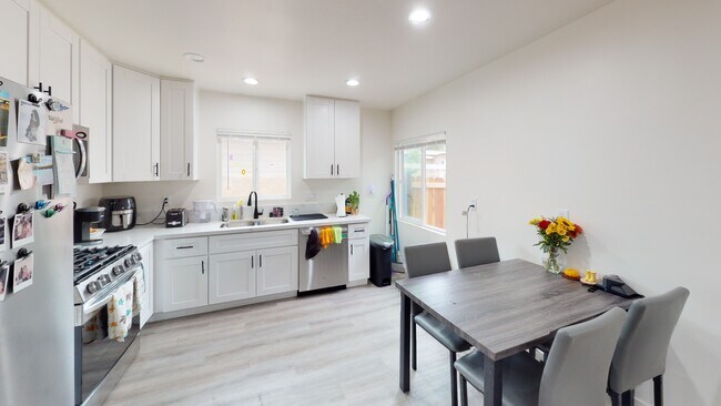 Building Photo - 5348 W Falls View Dr