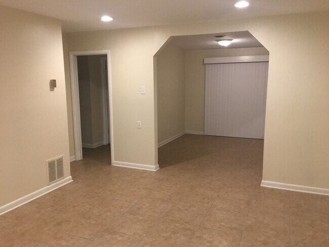 Building Photo - 3016 Jacob Dr