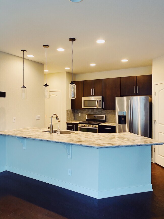 Cocina - 8500 Redpoint Way