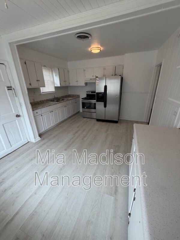 Foto del edificio - 2319 E 42nd St
