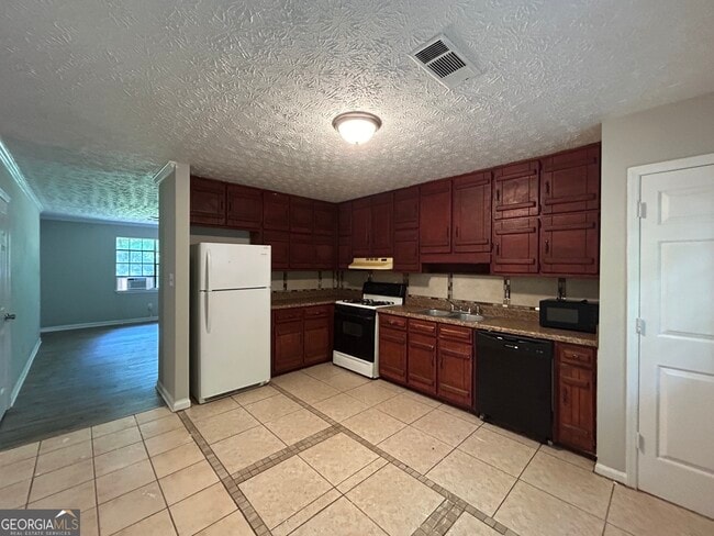 Building Photo - 105 Meadowbrook Ct
