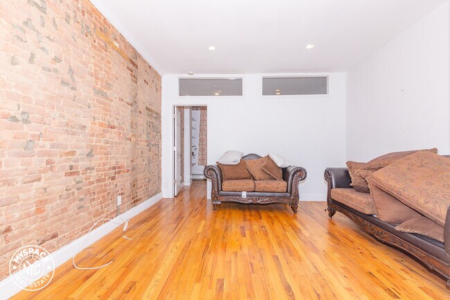 Building Photo - 758 Marcy Ave