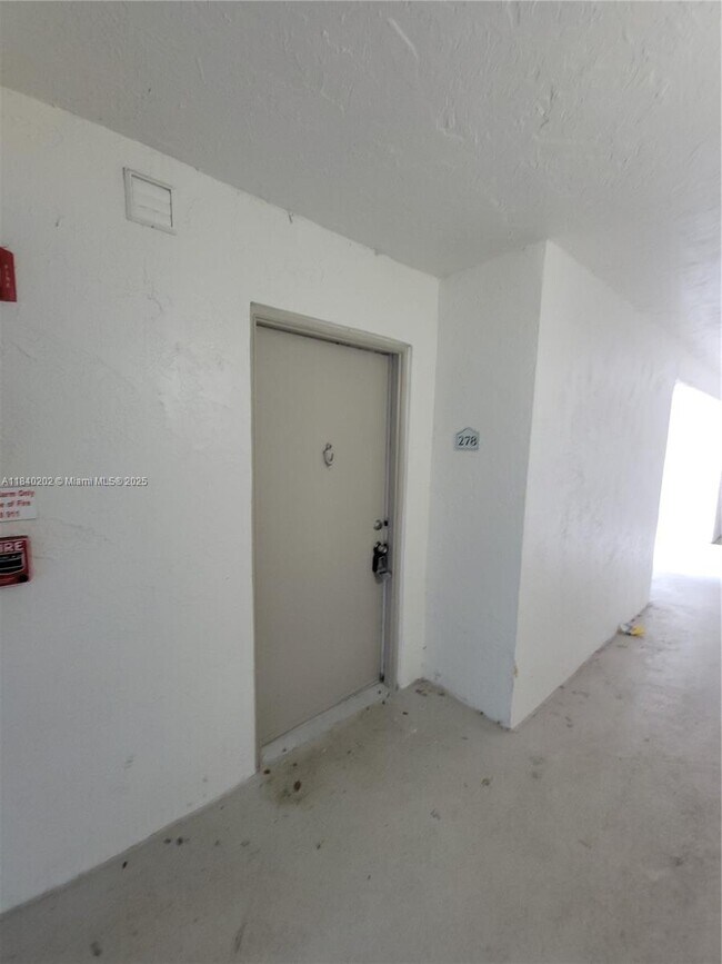 Foto del edificio - 5740 Rock Island Rd