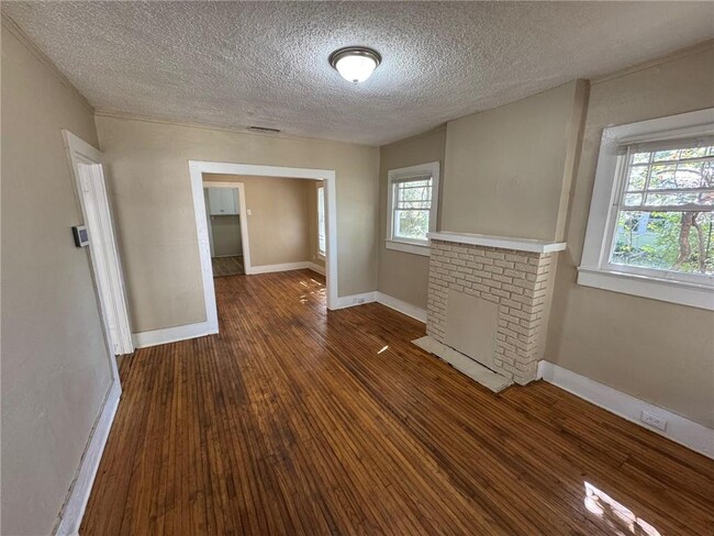 Building Photo - 134 N Carlen St