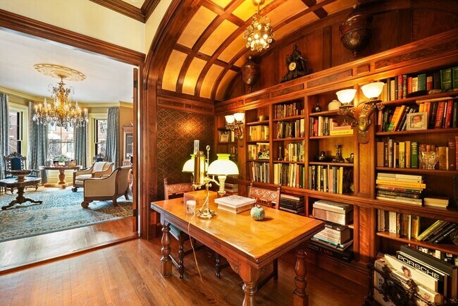 Building Photo - 381 Beacon St