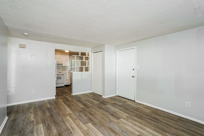 Building Photo - 330 Vehr Dr