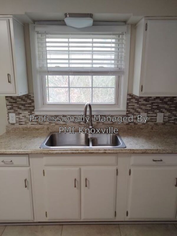 Building Photo - Newly Renovated 3bdrm/2ba in Farragut
