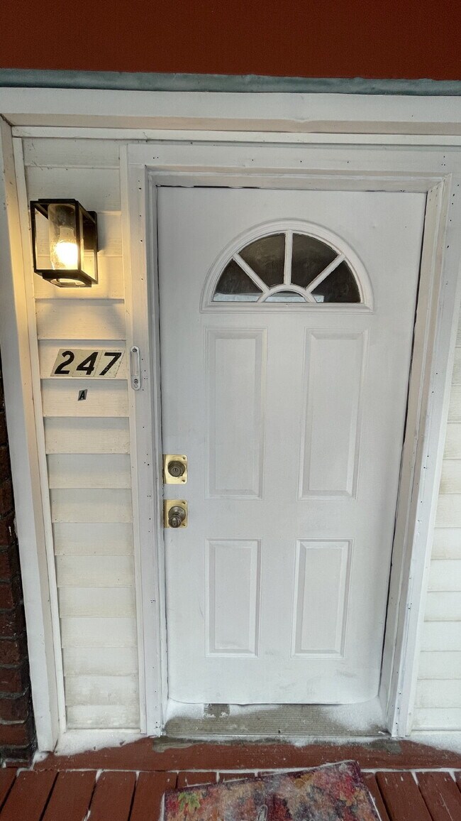 Building Photo - Cozy, Updated 1-Bed Apartment Near Downtown Sharon with In-Unit Laundry!