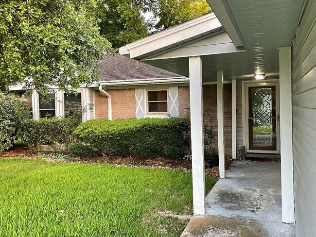 Foto del edificio - 5811 Sheringham St