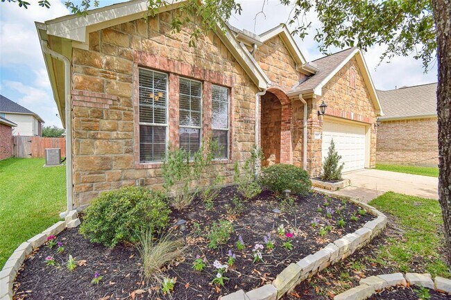Building Photo - 17911 Serene Shore Dr