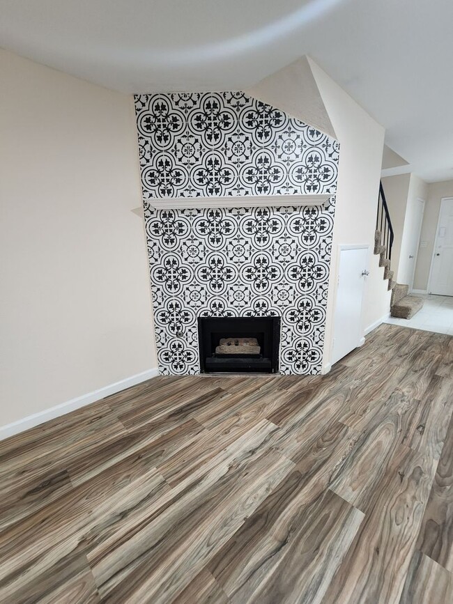 Foto del edificio - DECKER Town Home