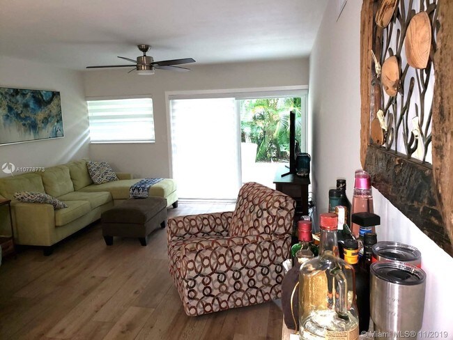 Foto del edificio - 11051 NW 7th St