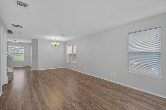 Foto del edificio - 911 Flatters Way