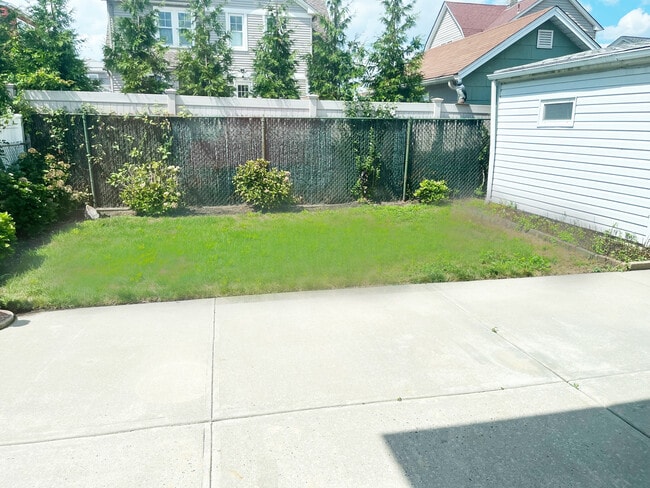 Building Photo - 36 2nd Ave