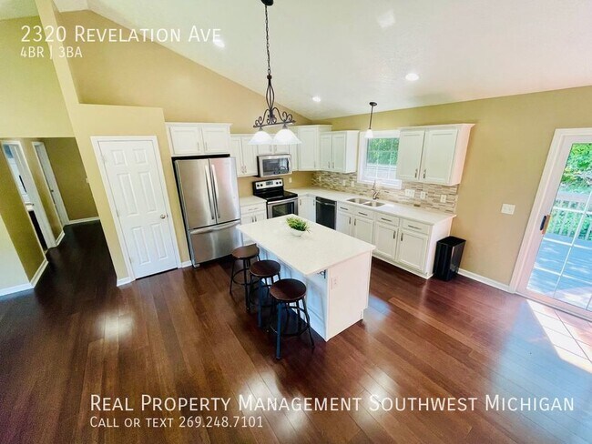 Building Photo - Beautiful & Spacious! 4 Bed 3 Bath Luxury ...