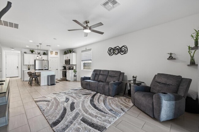 Building Photo - 36354 W San Clemente Ave