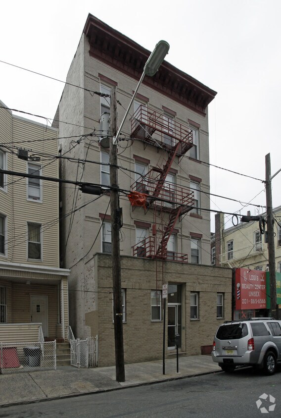 Foto principal - 337 47th St