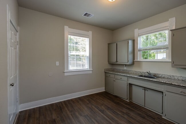 Building Photo - Cute 2 Bed / 1 bath home in Beaumont! Move...