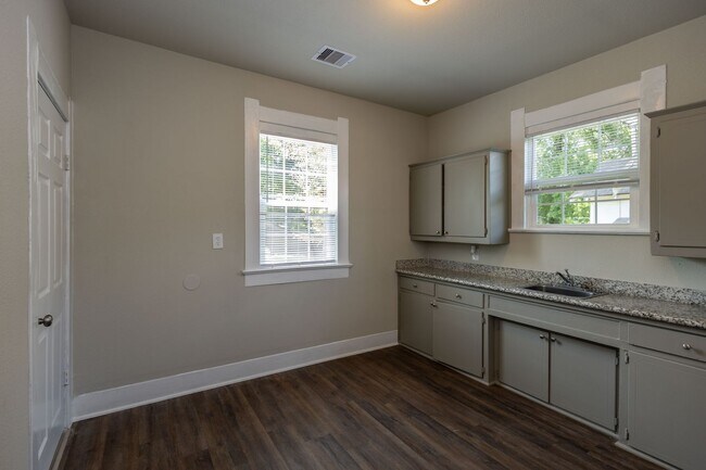 Foto del edificio - Cute 2 Bed / 1 bath home in Beaumont! Move...