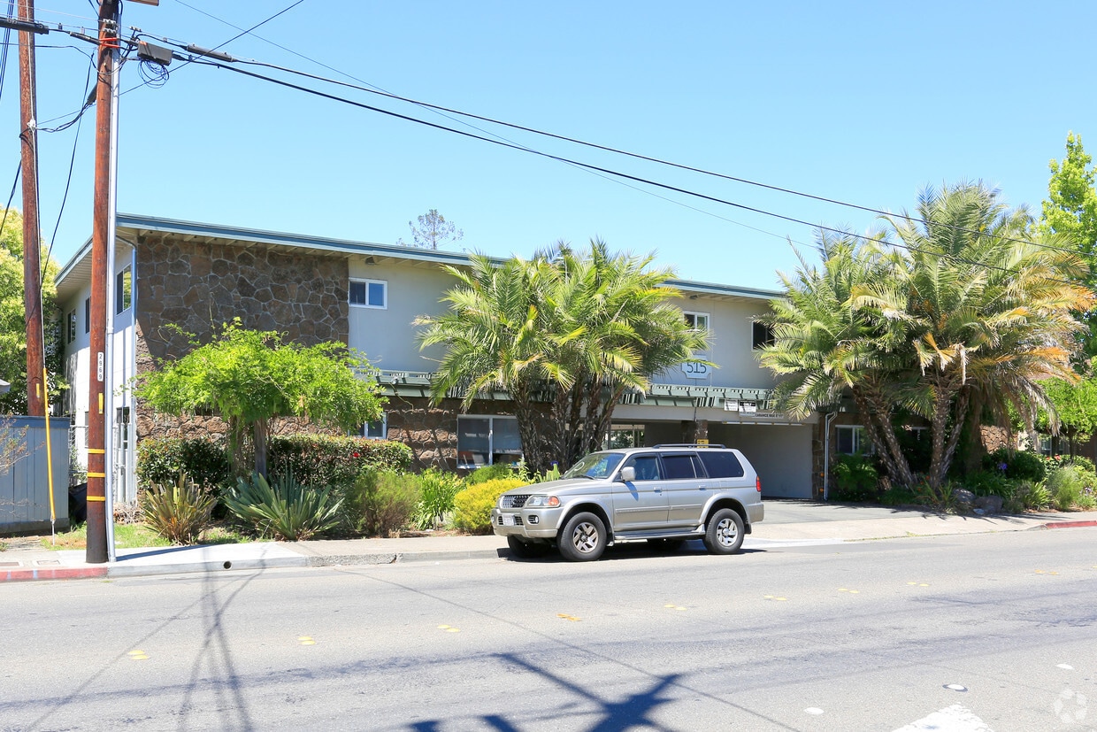 Primary Photo - 515 S E St