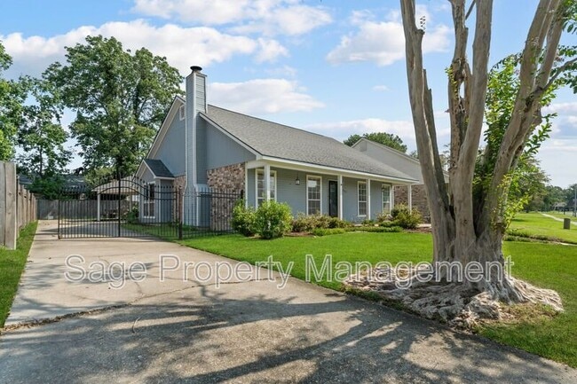 Building Photo - 13527 Parwood Ave